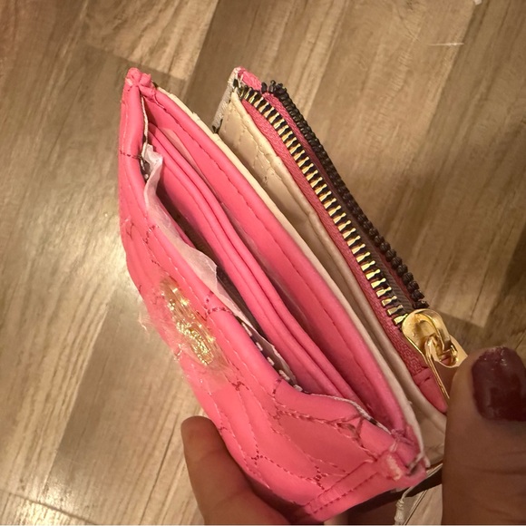 Juicy Couture Pink Heart Quilted Wallet - Picture 5 of 12